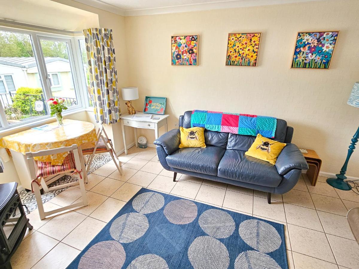 Dart Haven - Cheerful Holiday Bungalow In Galmpton Екстер'єр фото